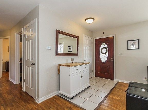 3rd image of 531 W Weathersfield Way Ct