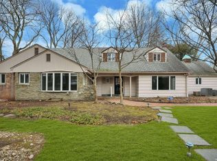17 Hilltop Dr W, Great Neck, NY 11021