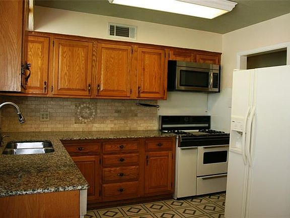 5th image of 2451 Jonesboro Ave
