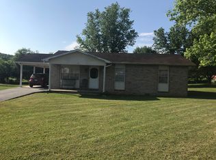 319 Farris Cir, La Follette, TN 37766