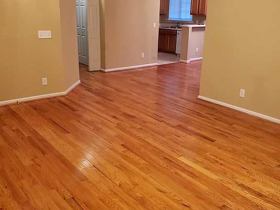 3rd image of 441 W Oaks Trl