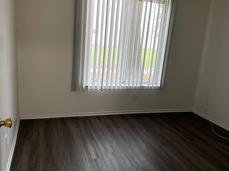 14133 Lemoli Ave #6 — Photo 6