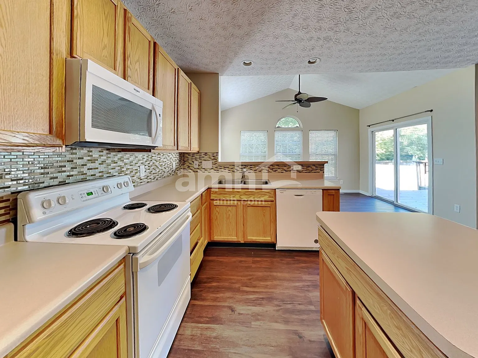 4 bed, 2.5 bath, 2358 sqft, $2,705 — Photo 4
