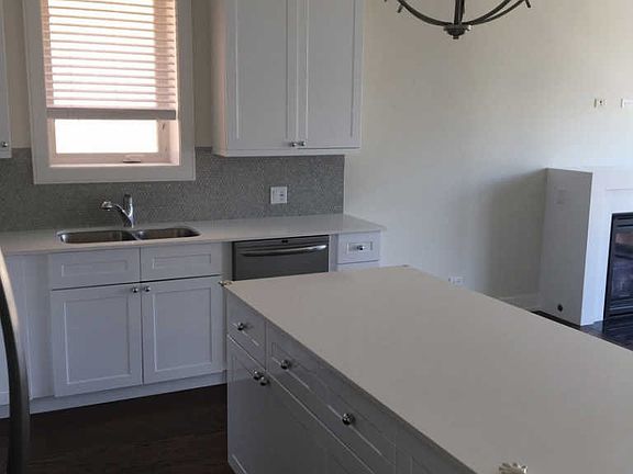 2nd image of 3639 W Montrose Ave APT 2W