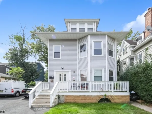 11 Carlton St, East Orange City, NJ 07017