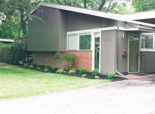 7418 Rosewood Cir, Prairie Village, KS 66208