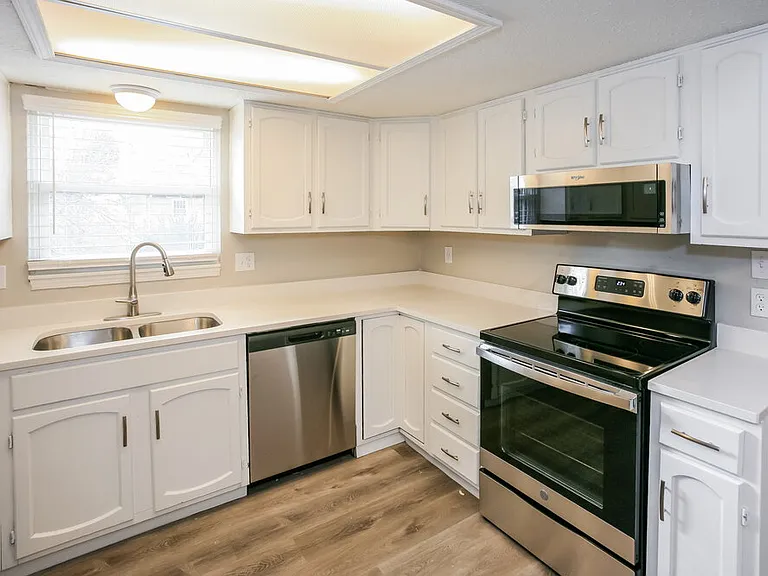 7809 Hampton Pl — Photo 8