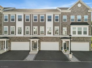6 Coogan Ct, Morris Plains Boro, NJ 07950