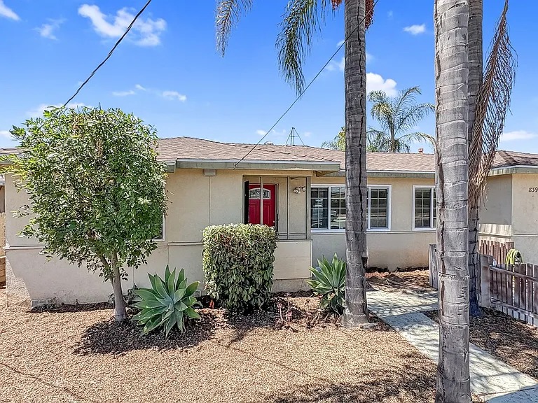 839 N Midway Dr — Photo 3