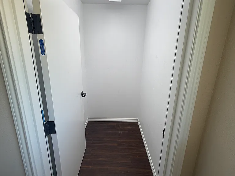 305 W Willis St #202 — Photo 30