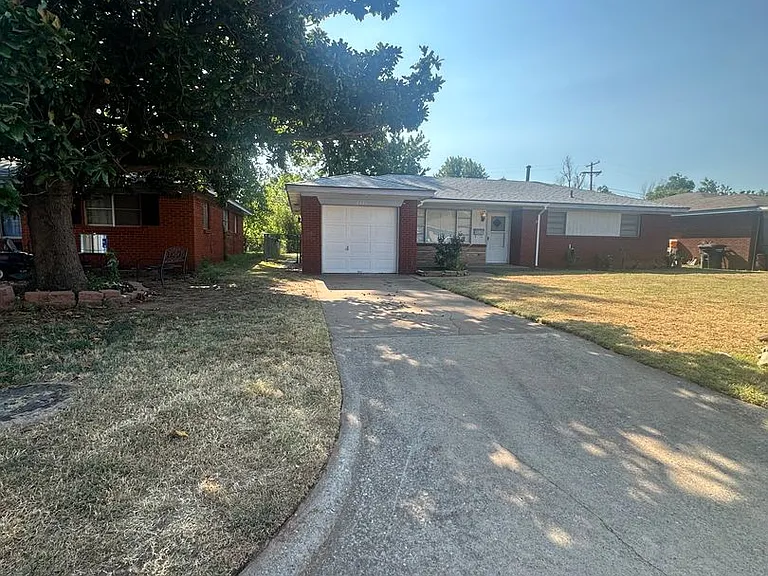 2524 Eagle Dr — Photo 3