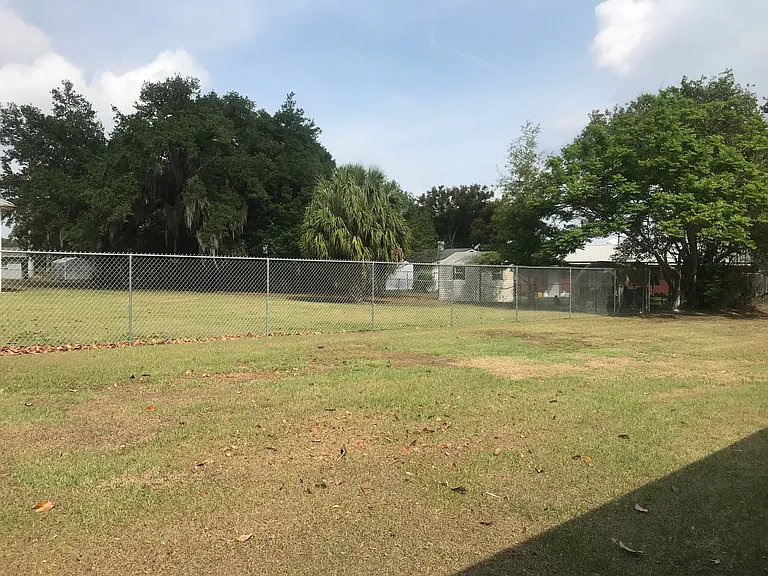 725 N Oak Ave — Photo 12