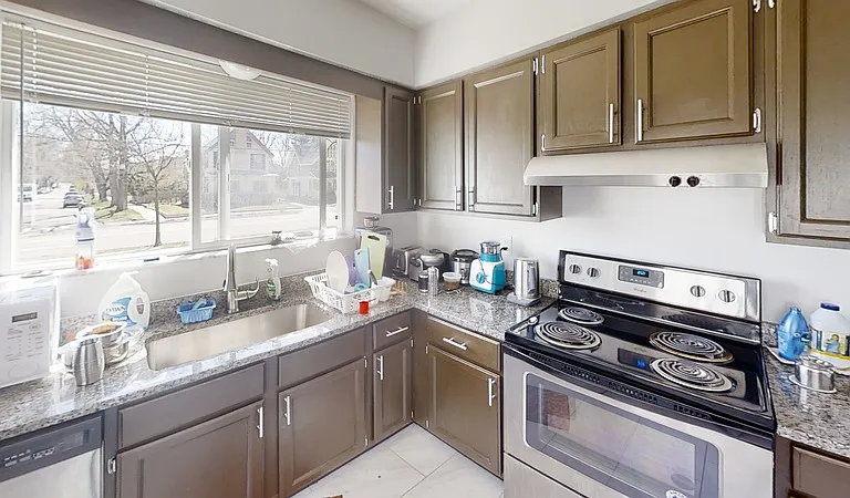 1302 W Huron St — Photo 7