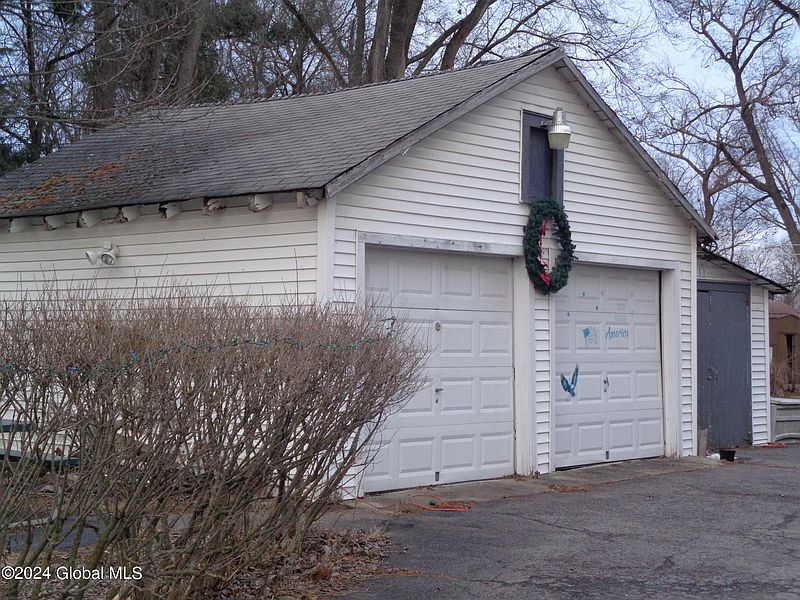 3rd image of 12 Viewland Avenue