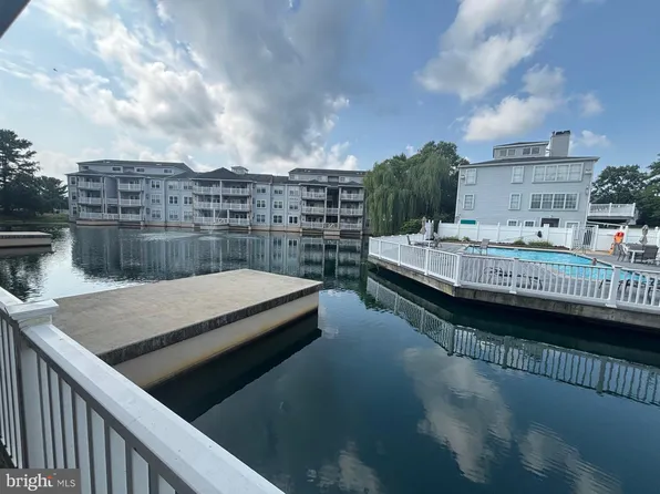 601 Waters Edge Dr, Newark, DE 19702