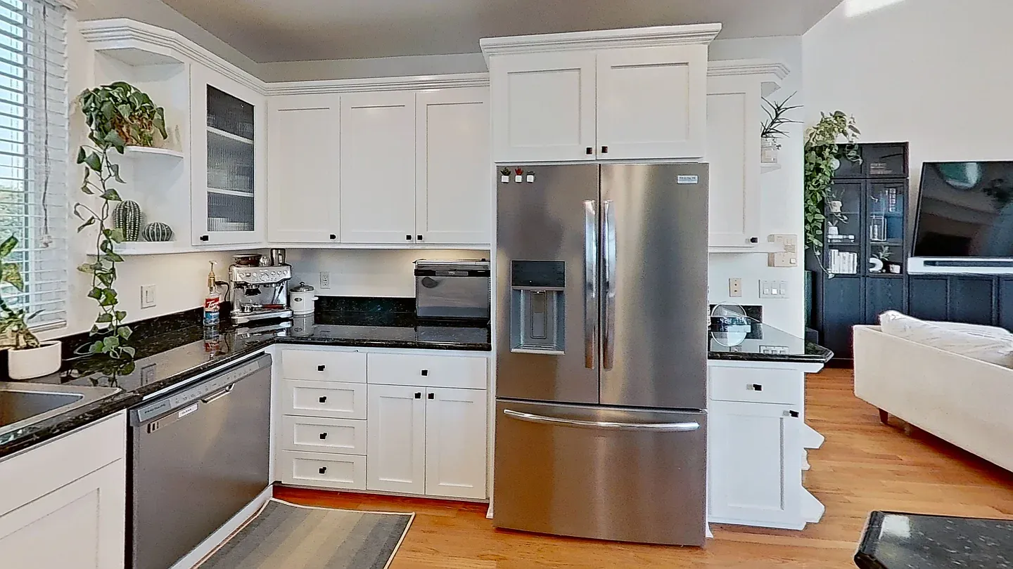 3 bed, 2.5 bath, 1700 sqft, $5,695 — Photo 4