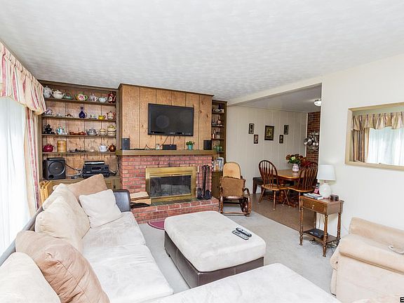 4th image of 303 W Circular St