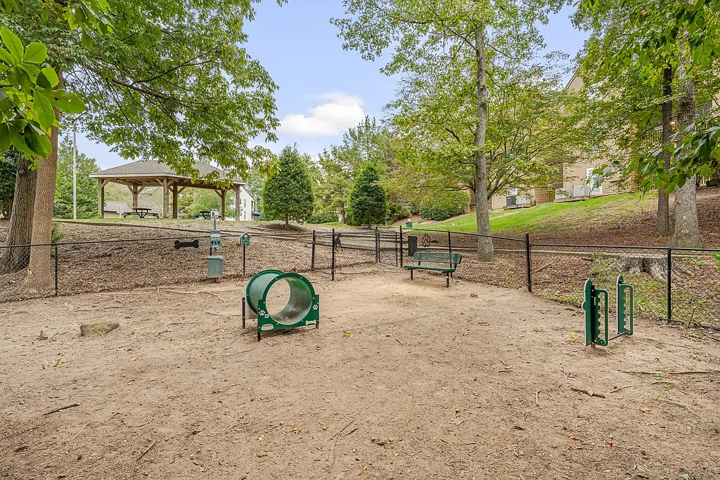 Southpoint Estate Apartments — Photo 4