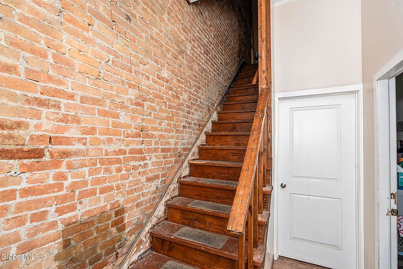 5th image of 211 Clinton Avenue