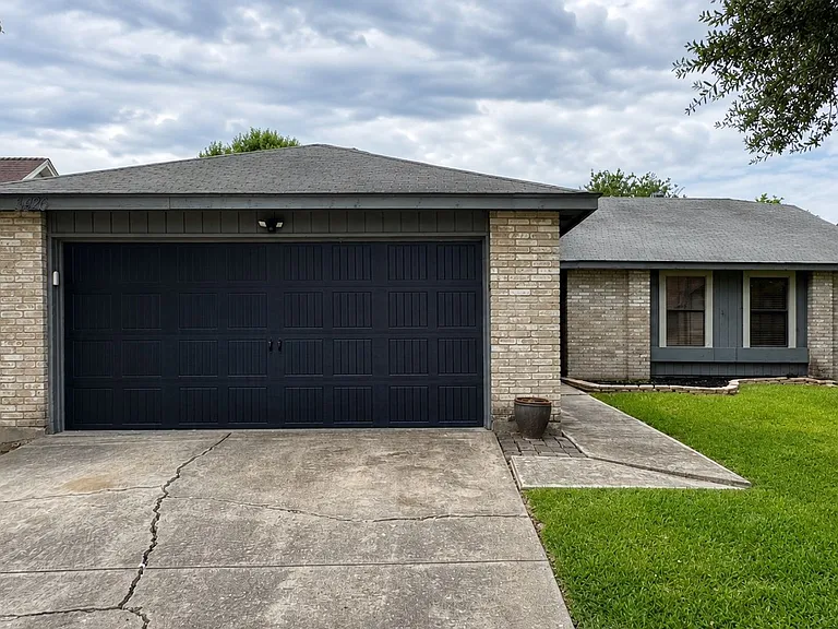 3426 Meadow Head Dr — Photo 2