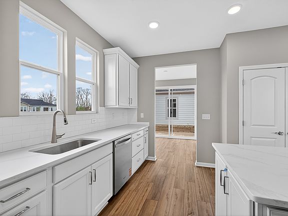 4th image of 2466 Goldfinger Ln