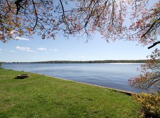 15 South Ave, Lakeville, MA 02347