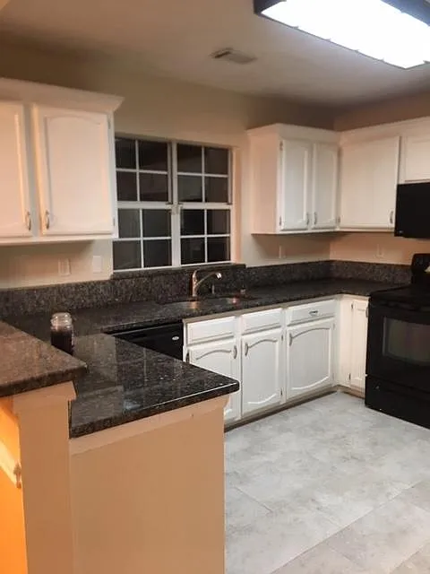 4 bed, 3.5 bath, 2000 sqft, $2,400 — Photo 4