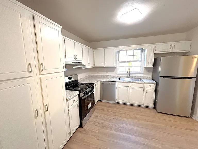 396 Deputy Ln #B — Photo 3