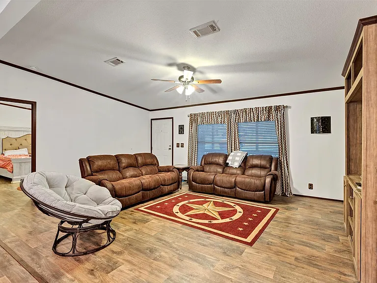 271 Shoreline Dr — Photo 5