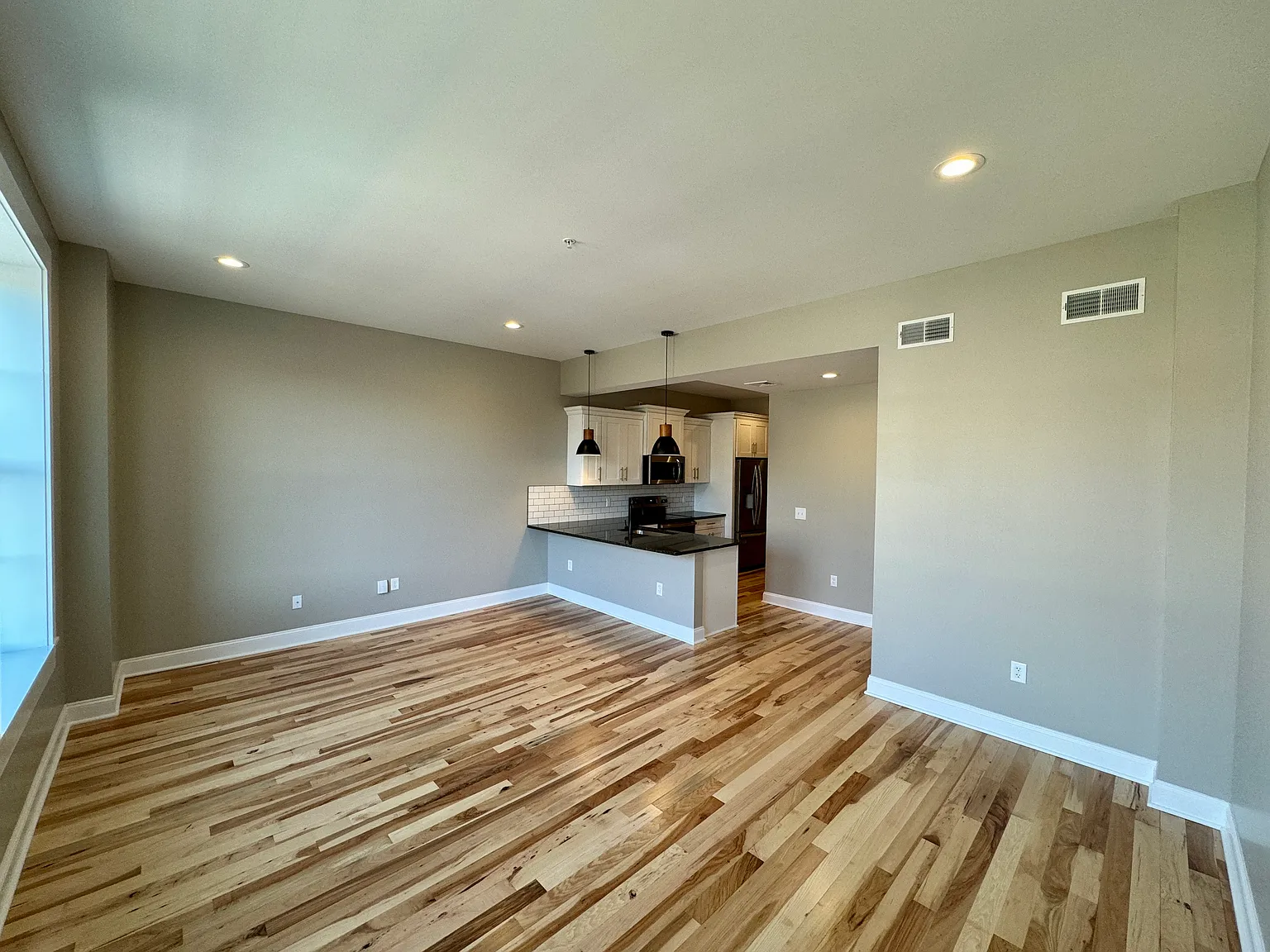 1 bed, 792 sqft, $1,550 — Photo 2