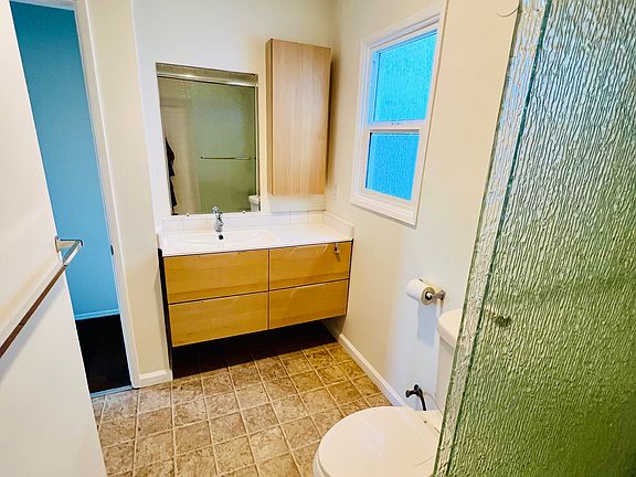 4th image of 940 N Cedar St APT 3