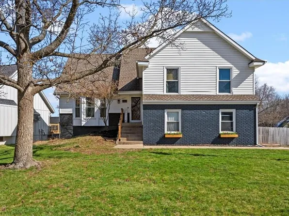 8369 Alden St, Lenexa, KS 66215