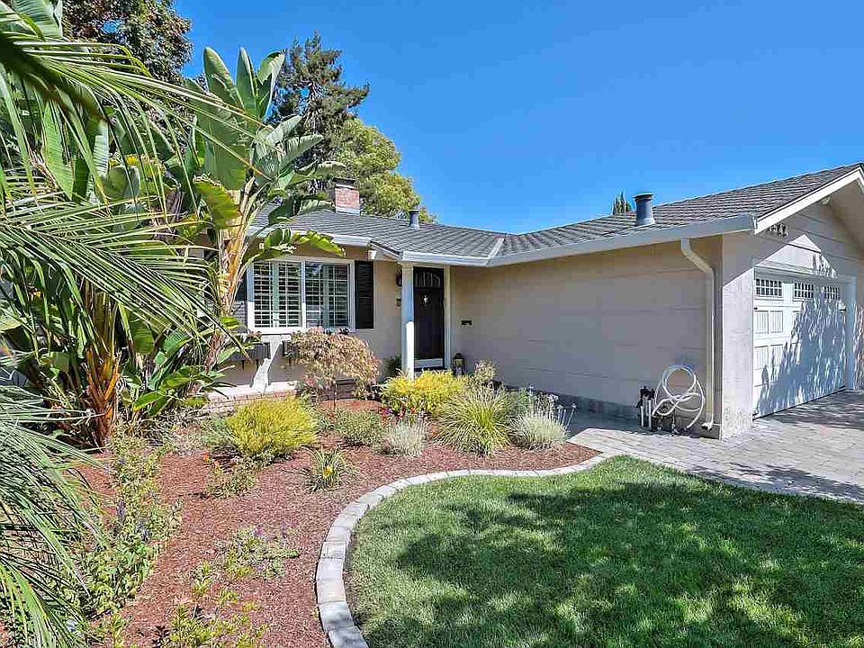 2nd image of 41544 Apricot Ln