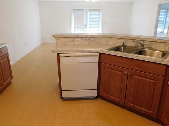 4th image of 198 SW Cannon Creek Dr #102