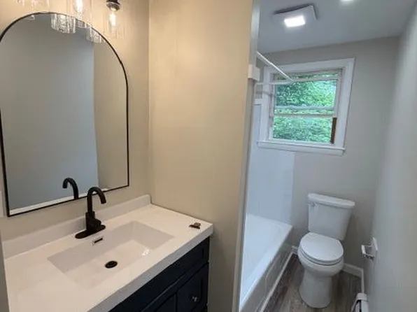 (undisclosed Address), Dudley, MA 01571