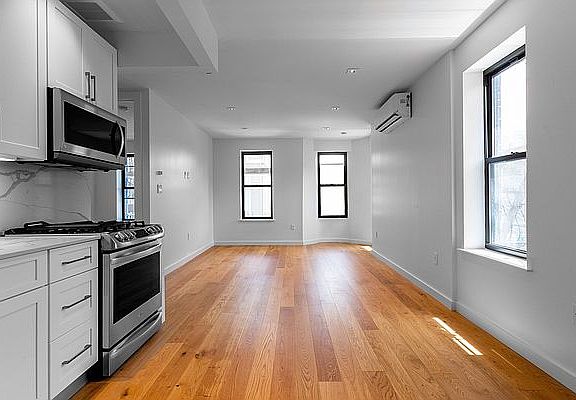 4th image of 915 Saint Johns Pl #36