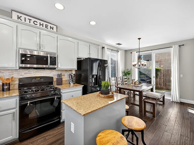 390 Caravaggio Cir — Photo 19