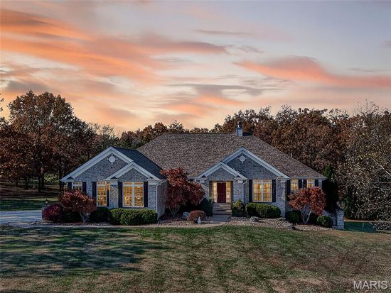 315 Oak Creek Farm Ct, Wentzville, MO 63385