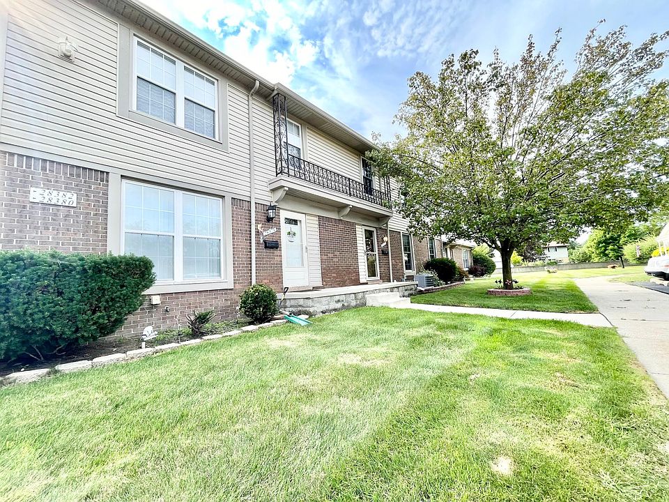 1st image of 28376 Brookfield Ct #127