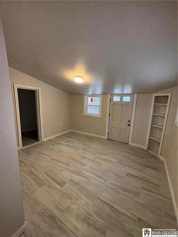 3 bed, 1.0 bath, 1956 sqft, $1,500 — Photo 3