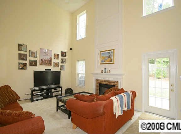 Great room with 17 ft ceilings