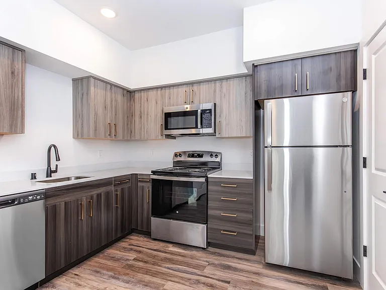 Lakeview Apartments — Photo 13