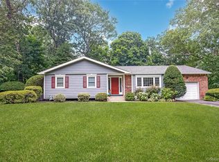 10 Udell Way, East Northport, NY 11731