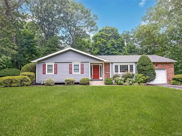 10 Udell Way, East Northport, NY 11731