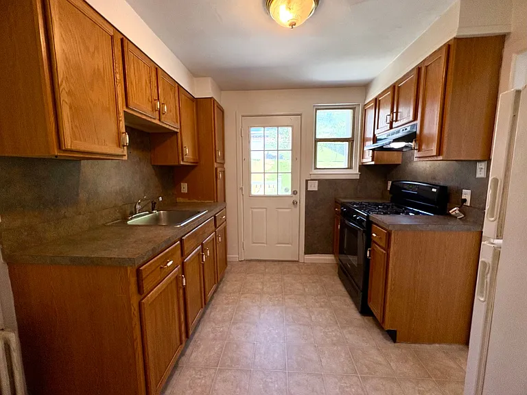 767 Clermont Ave — Photo 6