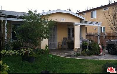 2nd image of 823 E 109th St