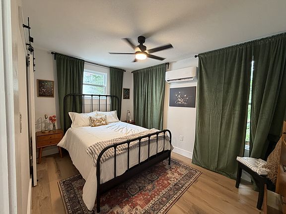 4th image of 113 E Mistletoe Ave #1101
