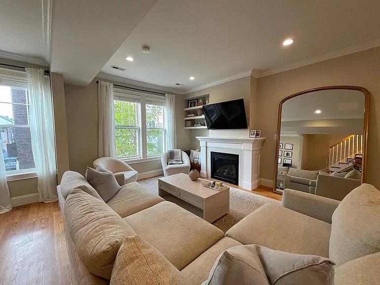 607 E 5th St #2 — Photo 12
