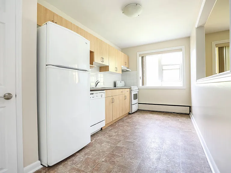 825 Corydon Ave — Photo 26