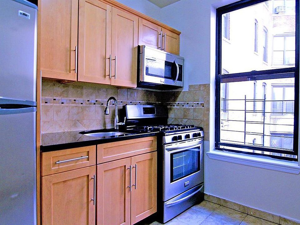2nd image of 196 Bradhurst Ave #22